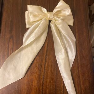 Elegant Cream Bow Accent